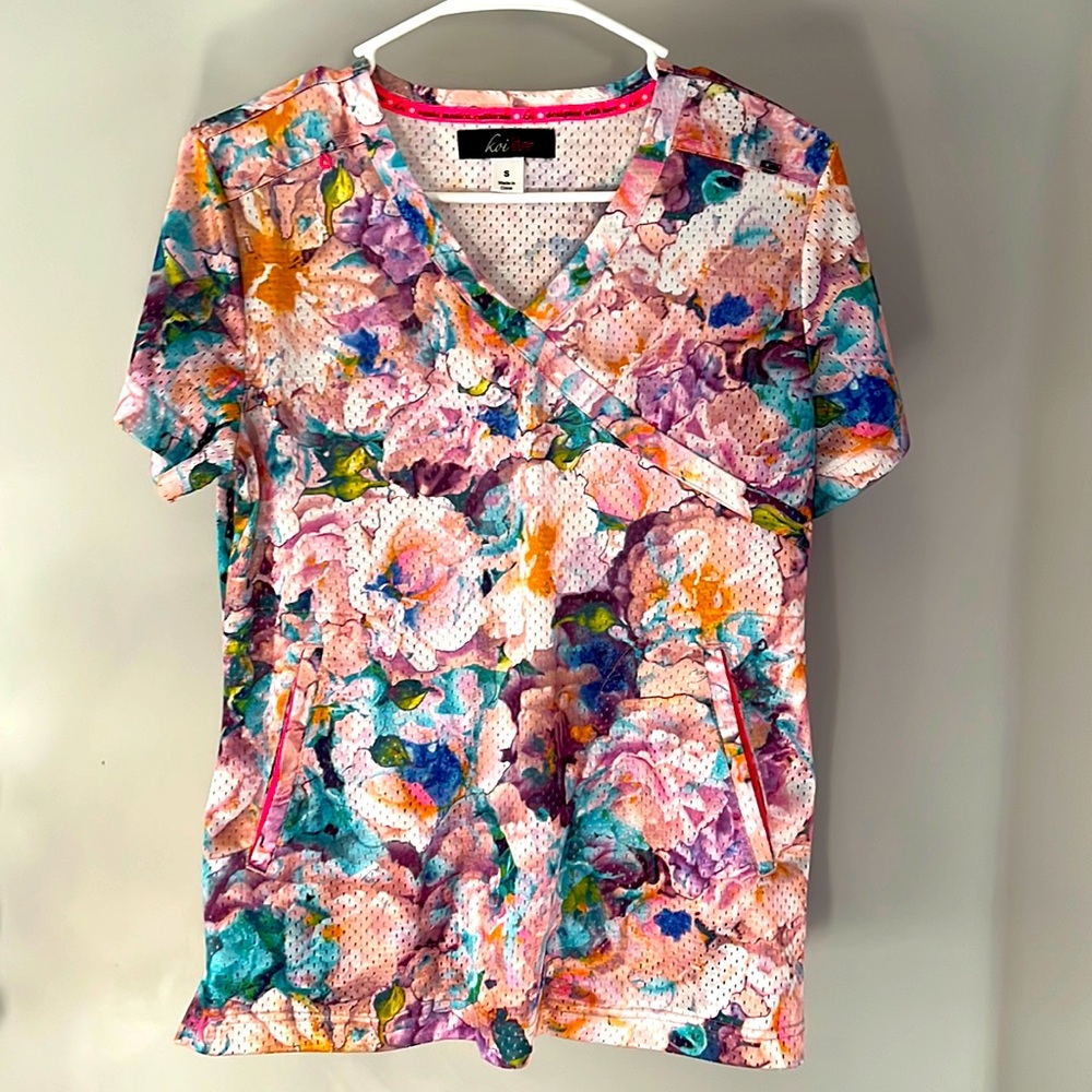 Koi small mesh scrub top